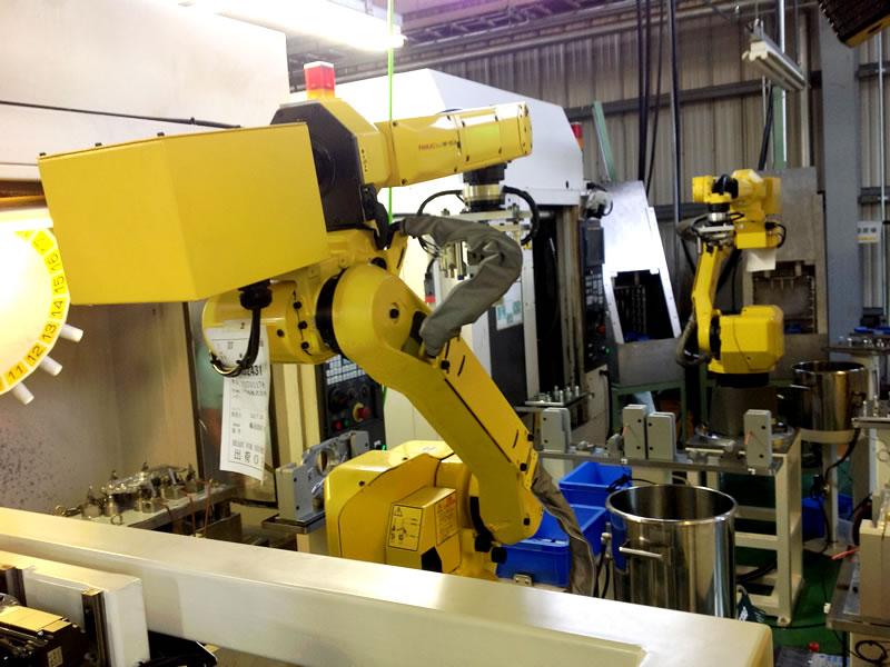 ロボット2台連携によるマシニングセンタ4台自動加工ライン